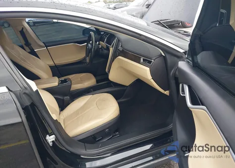 2013 Tesla Model S z USA, uszkodzony, nr VIN 5YJSA1DN0DFP12081